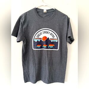 Great Smoky Mountains Bear Graphic T-shirt Gray Orange Blue Hippie Size S